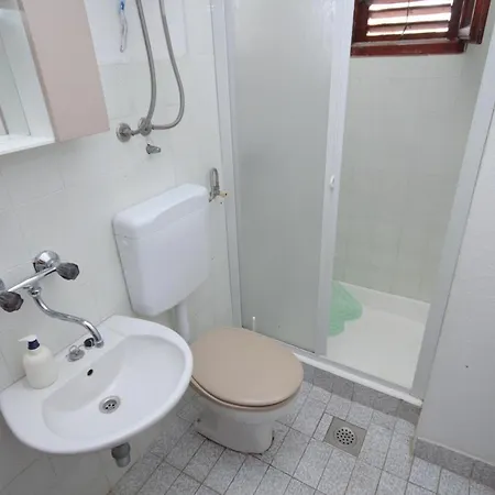 Apartment Mrljane 8464c Dobropoljana